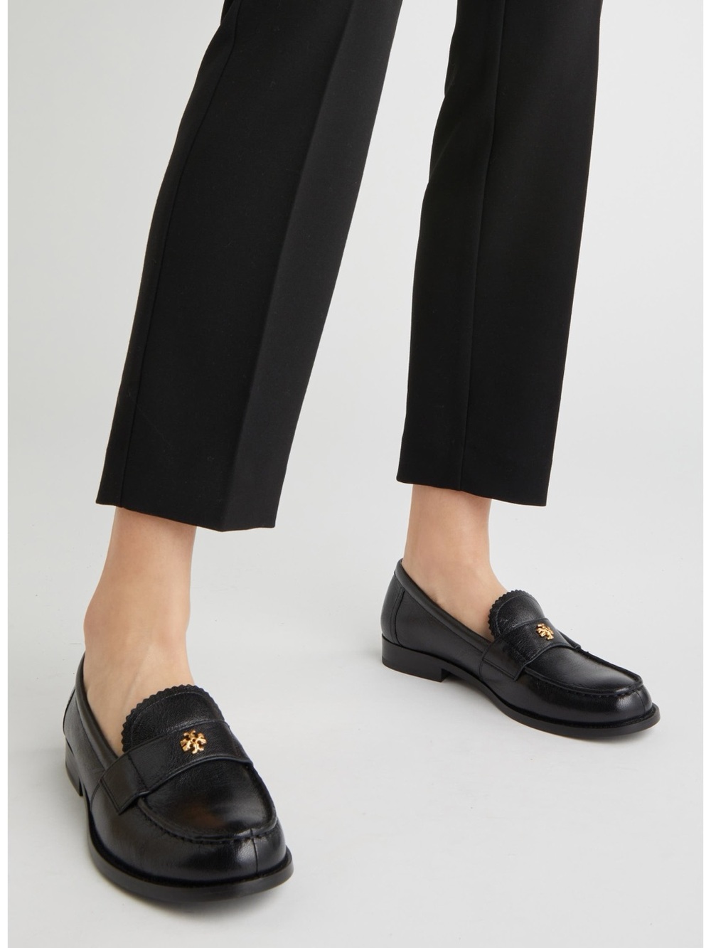 Tory Burch Women's Classic Loafers Size 10M in Perfect Black